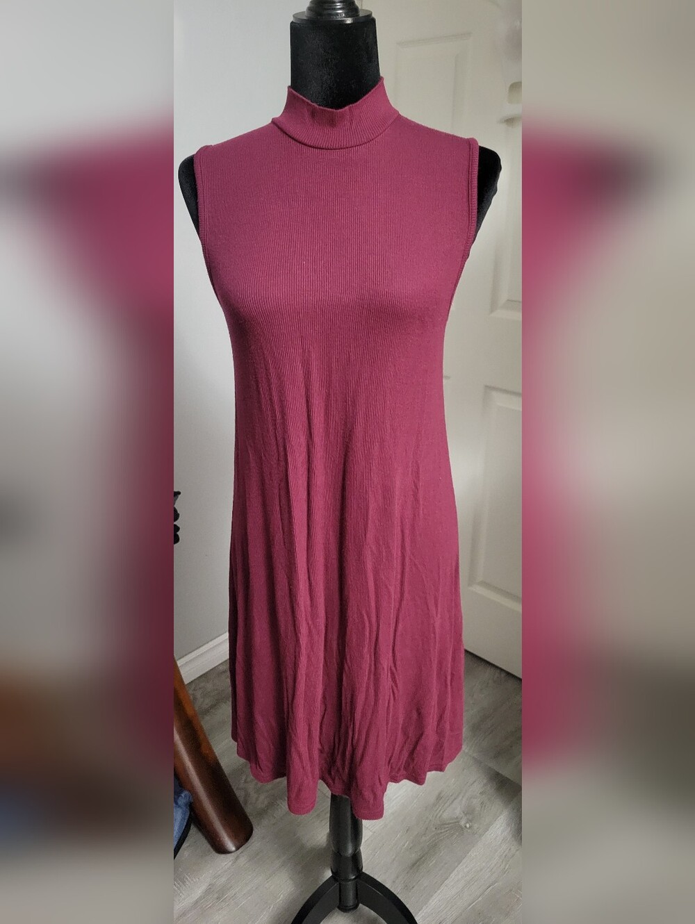 5/$20**Gap Medium Mockneck Burgundy Midi Ribbed Dress